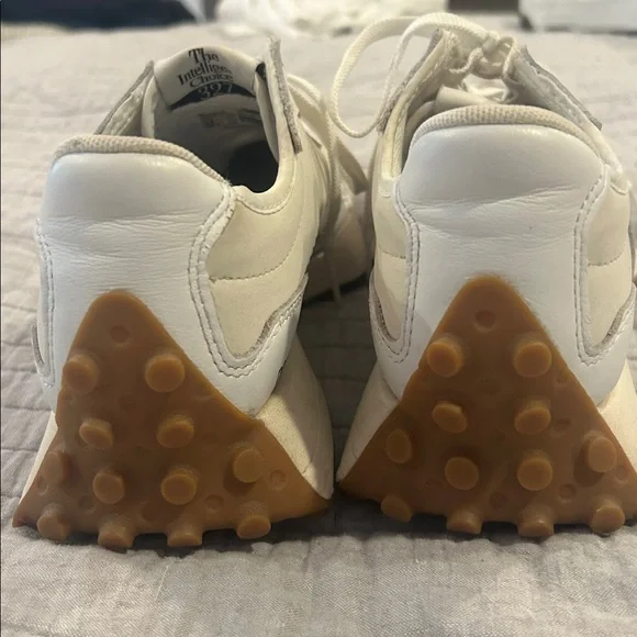 New Balance White and Cream Sneakers size 8.5 - Picture 4 of 6